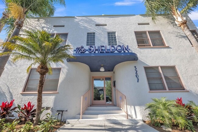 Building Photo - Newly Renovated Studio on 2nd Street- Alamitos Beach