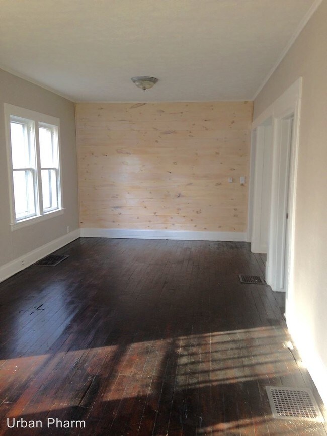 Building Photo - 1039 Tamarack Ave NW