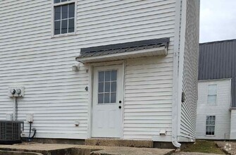 Building Photo - 106 N 7th St