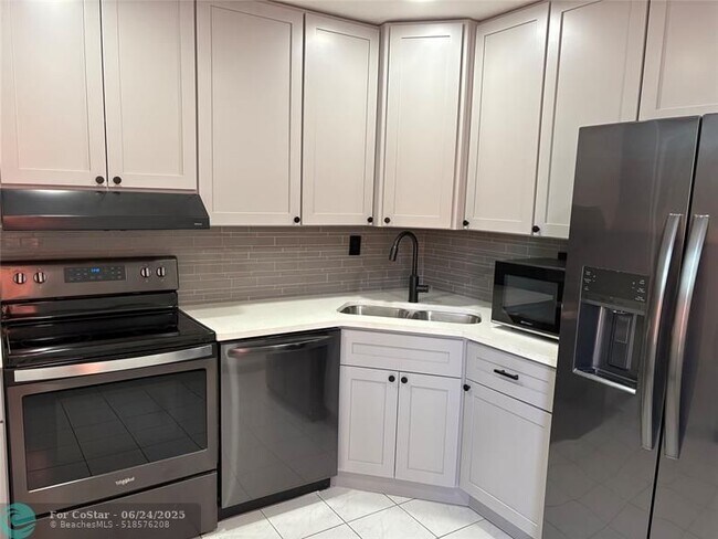 Foto del edificio - 5812 NW 16th St
