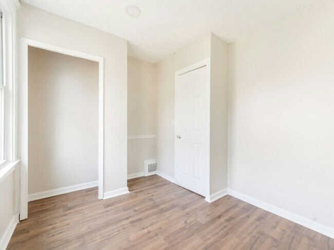 Foto del edificio - 6709 Lawn Ave