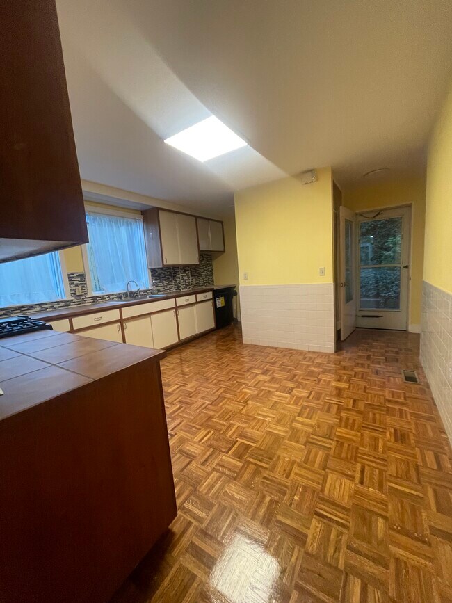 Foto del edificio - 10 Packard Ave