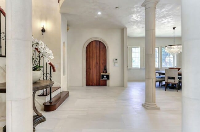 Building Photo - Luxurious Bellagio-Inspired Sacramento Man...