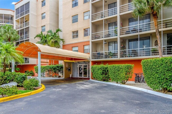 Building Photo - 2821 N Miami Beach Blvd