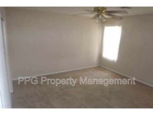 Building Photo - 11796 W Dahlia Dr