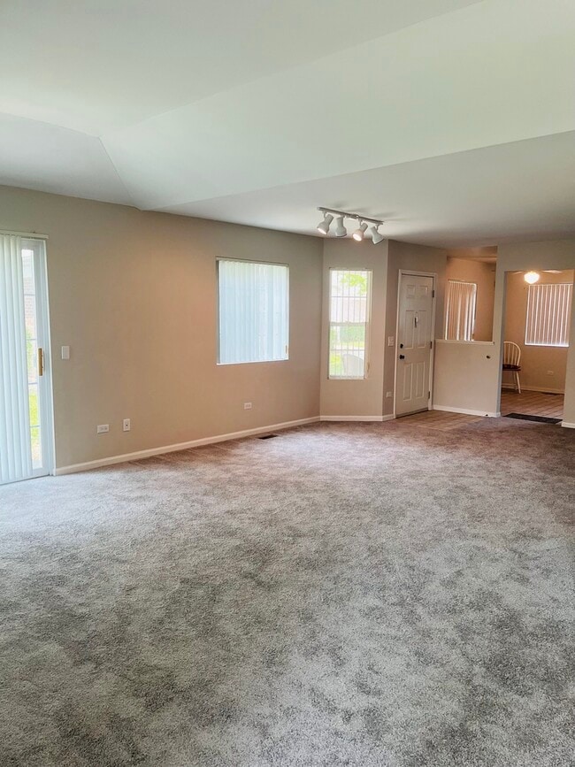 Foto del edificio - 8327 Carr Ct
