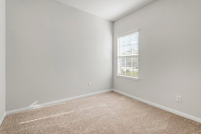 Foto del edificio - 8220 Sunberry Shadow Dr