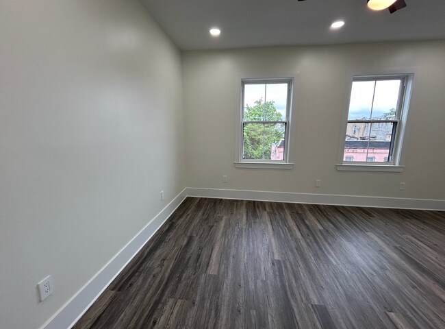 Building Photo - Modern Living Just Steps from Temple Unive...