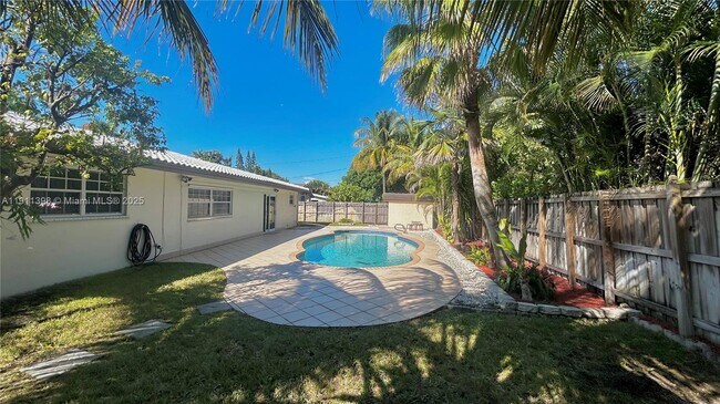 Building Photo - 5706 NE 17th Terrace