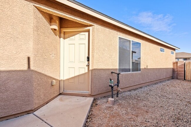 Building Photo - Tucson, AZ - Single-Family - $1,695.00 Ava...