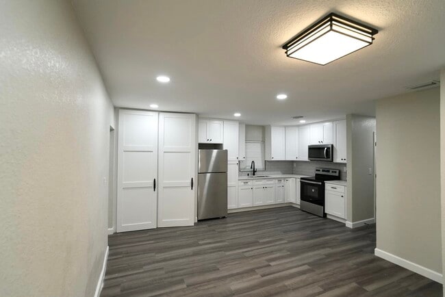 Building Photo - 885 Ruby Ave