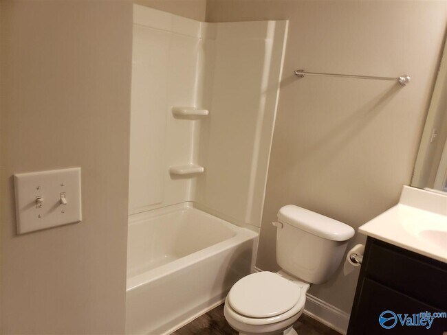 Foto del edificio - 300 Addison Ct