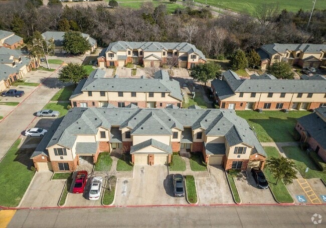 Building Photo - Viva Townhomes