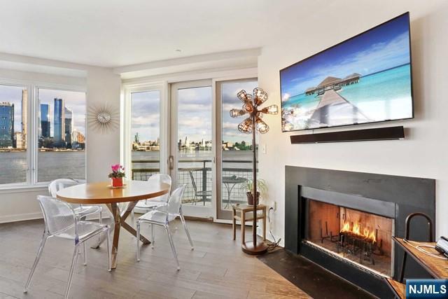 Foto del edificio - 600 Harbor Blvd