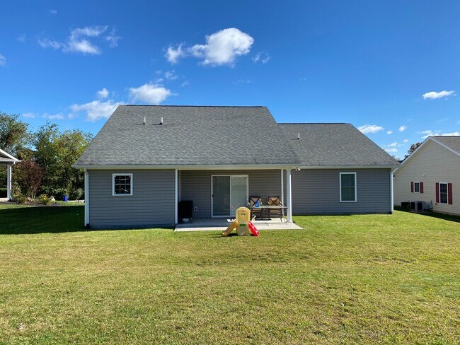 Building Photo - 75 Florence Drive | 3 Bed 2 Bath House | A...