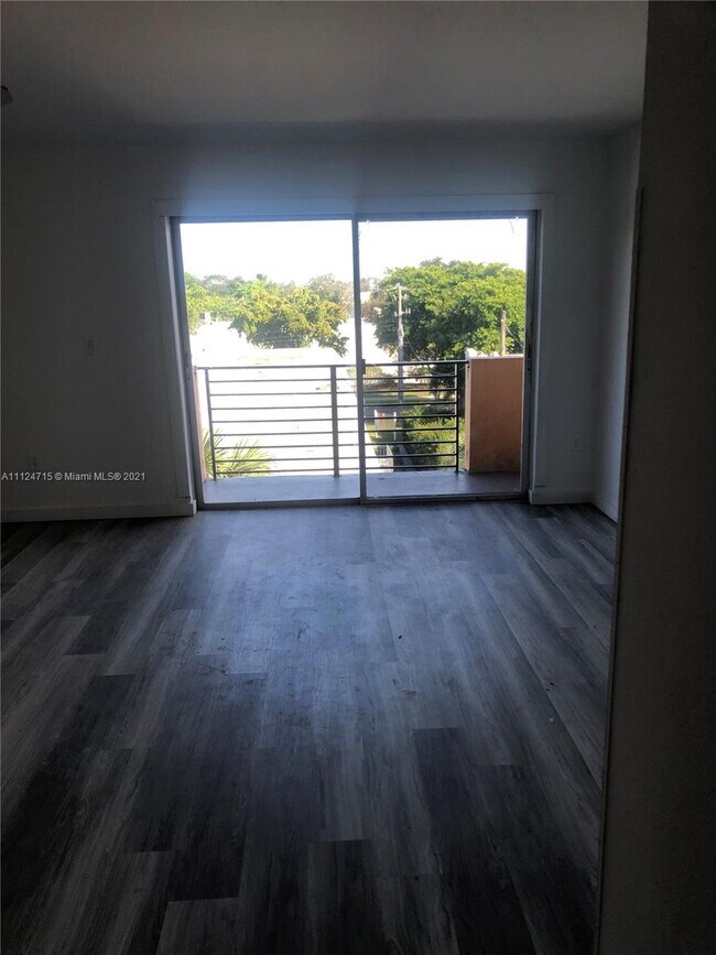 Foto del edificio - 365 NE 125th St