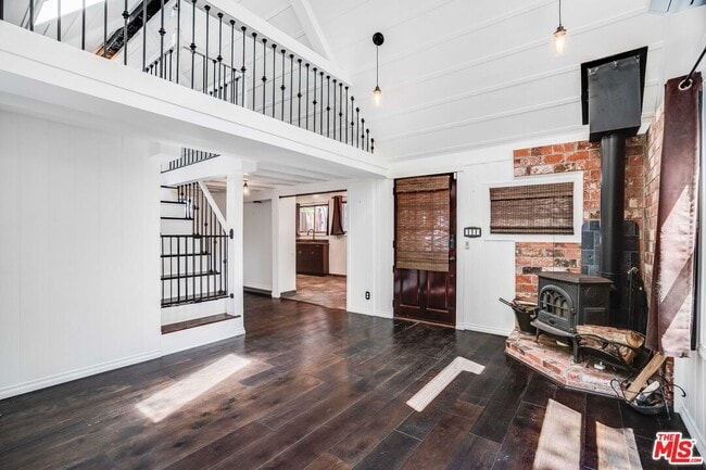 Building Photo - 638 N Topanga Canyon Blvd