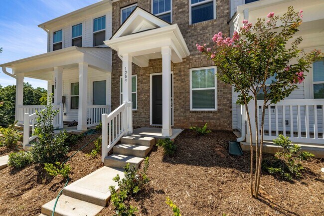 Foto del edificio - 2 Bedroom Townhome in Lowell (Minutes from...