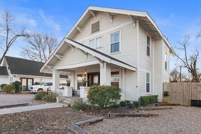 Foto del edificio - 915 N Center St