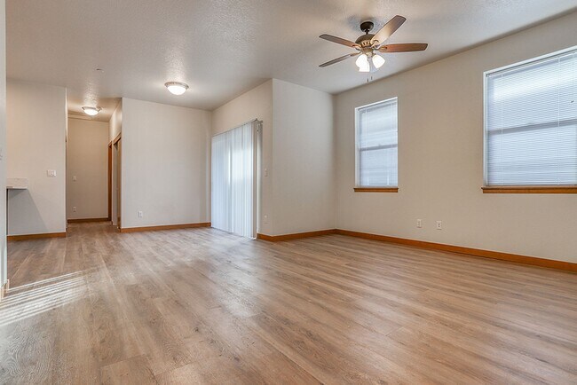 Foto del edificio - Beautiful 2 Bedroom 2.5 Bathroom Duplex in Great Washougal Location! Beautiful Finishes!