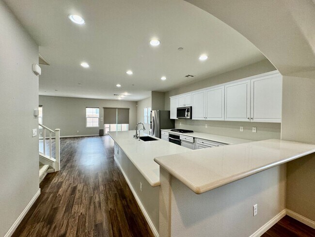 Foto del edificio - Cadence Home For Rent! City/Strip View, Roof Top Sky Deck!