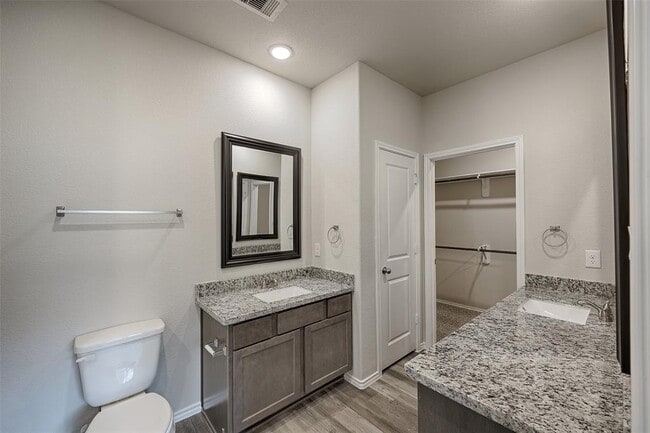 Building Photo - 15719 Cottonwood Dr