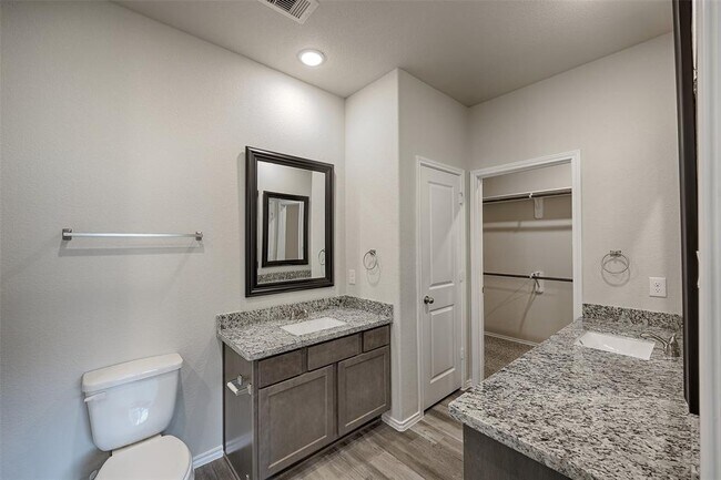 Foto del edificio - 15719 Cottonwood Dr