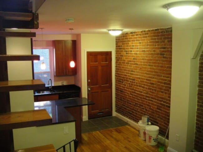 Building Photo - 38 Sussex St