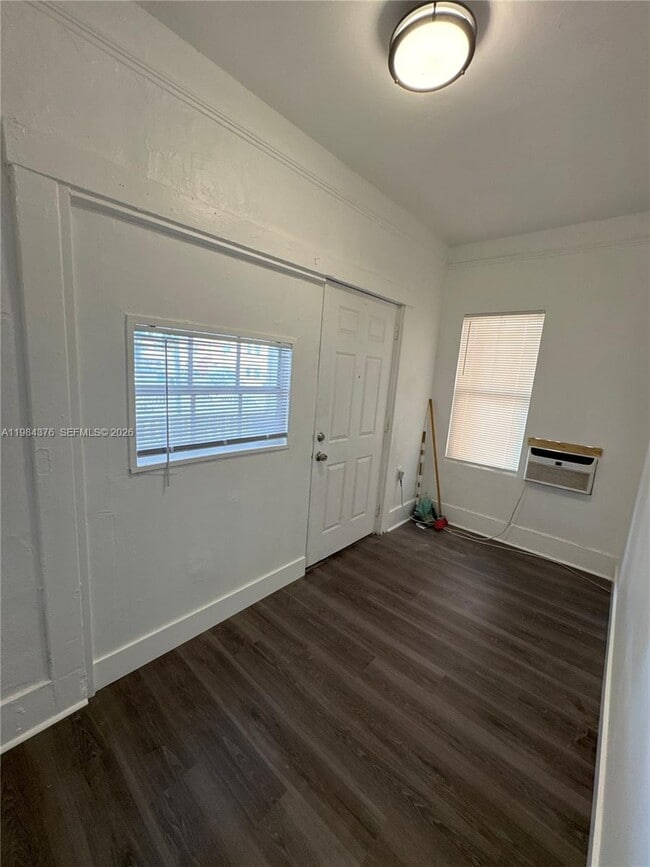 Building Photo - 1545 NW 1st St