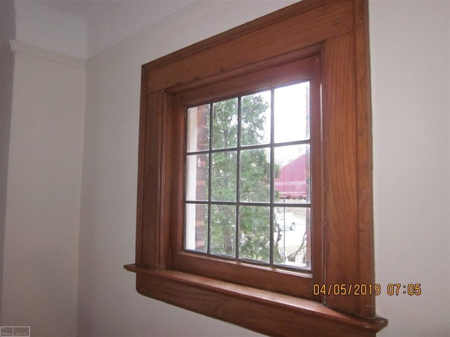 Building Photo - 1088 Beaconsfield Ave