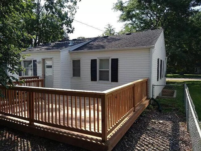 Building Photo - 3 Bedroom 2 Bath Home St. Louis Park