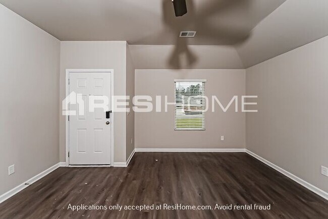 Building Photo - 405 Americana Dr