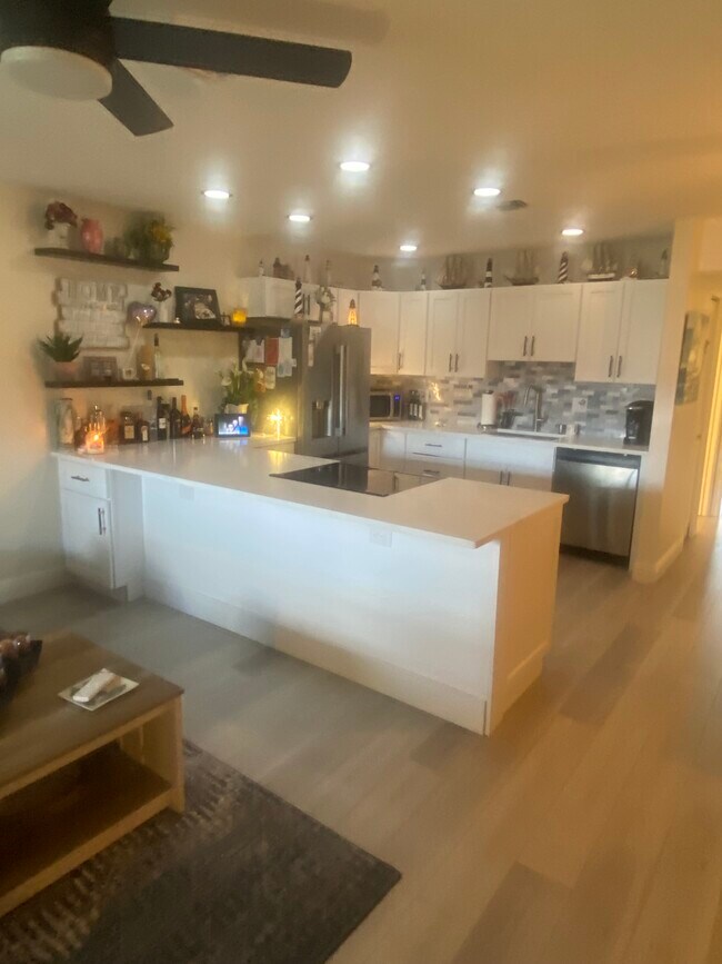 Foto del edificio - 571 SW South River Dr