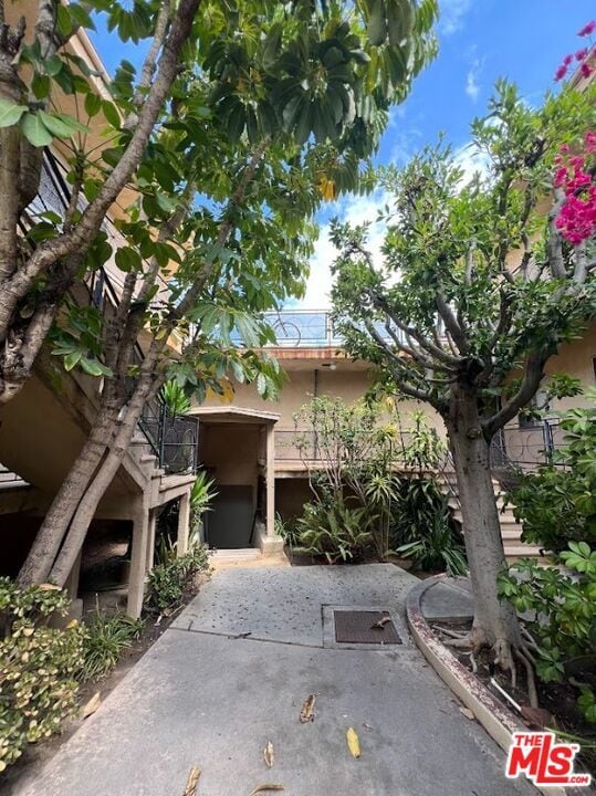 Building Photo - 2637 S Centinela Ave