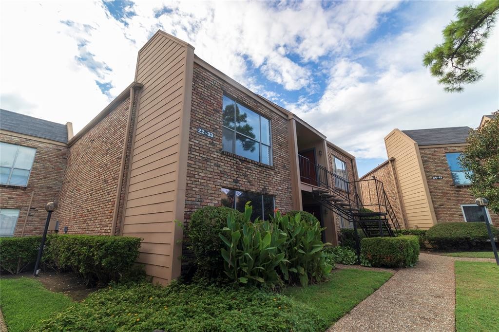 Primary Photo - 3303 W Greenridge Dr