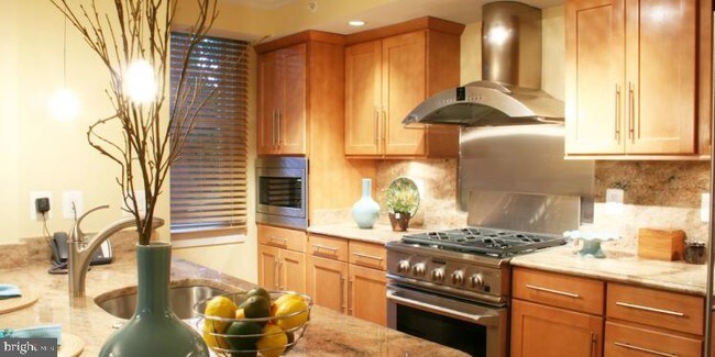 Building Photo - 1325 N Pierce St