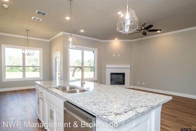 Foto del edificio - 4 br, 2 bath House - 10015 Dayspring Dr