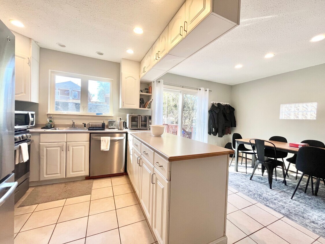 Foto principal - 148 Thorndike St