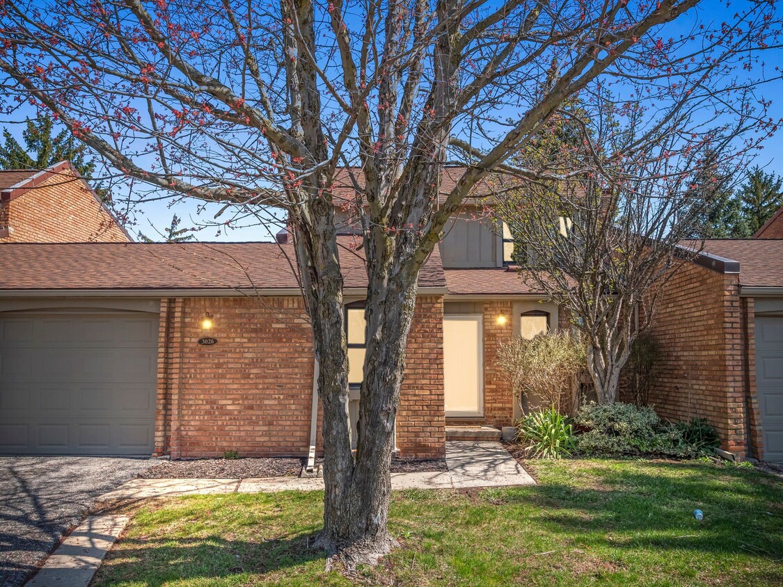 3026 Moon Lake Dr, West Bloomfield, MI 48323 House Rental in West