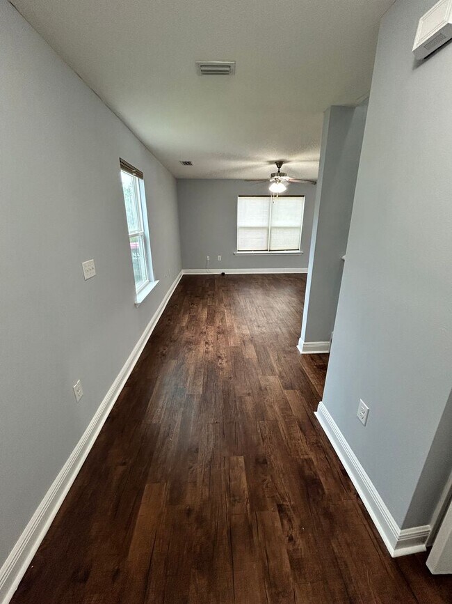 Foto del edificio - 7152 Riverbrooke St