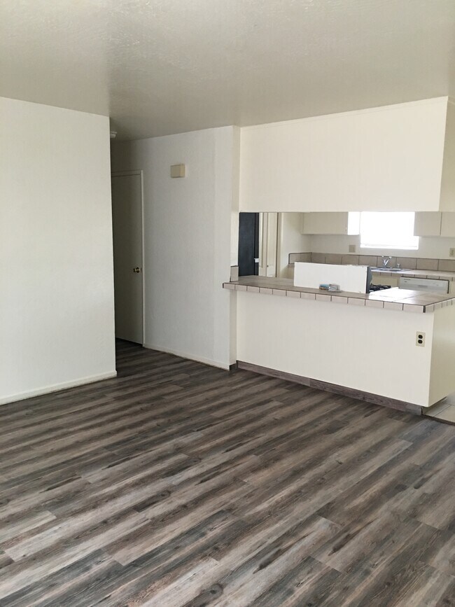 Foto del edificio - 11235 Jones St