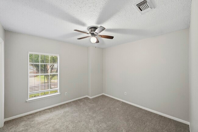 Building Photo - 8130 Sunny Ridge Dr