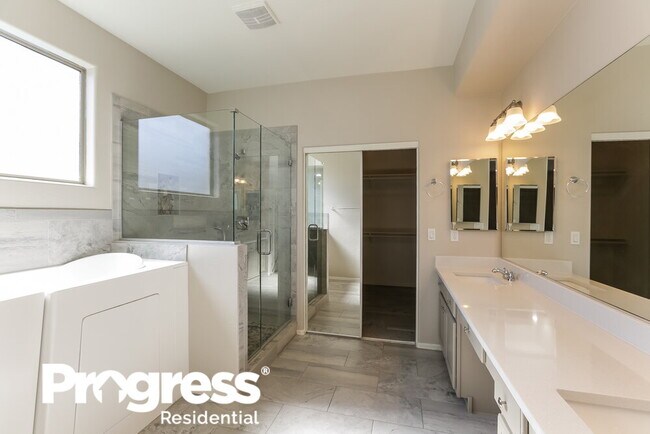 Building Photo - 3421 S 73rd Dr