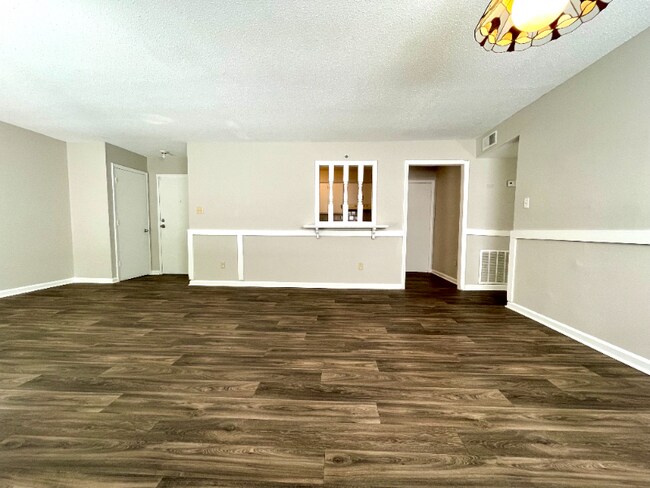 Foto del edificio - 7984 Shady Oak Trail