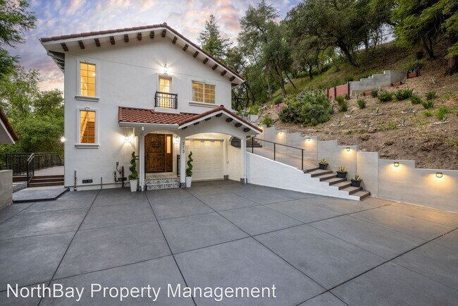 Building Photo - 3 br, 3 bath House - 713 Wikiup Drive