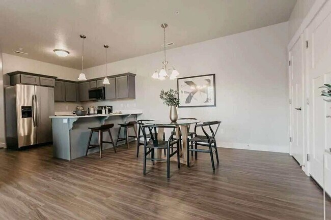 Foto del edificio - 1838 W Eaglewood Dr