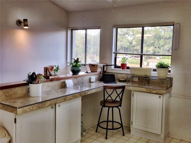 Large Kitchen - 4438 Middlebrook Rd