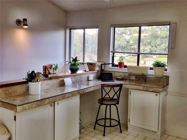 Large Kitchen - 4438 Middlebrook Rd