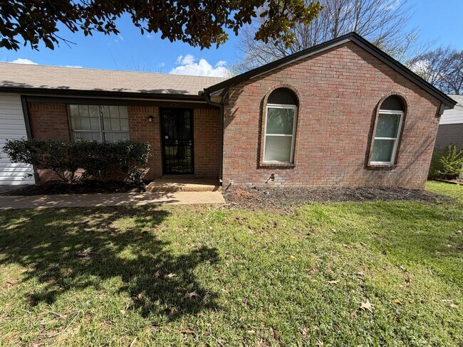 Foto del edificio - 8254 Pinebrook Dr