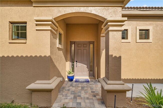 Building Photo - 1335 W Greenmeadow Path